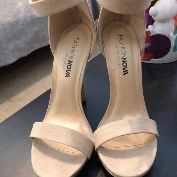 Heels - Picture 4 of 4